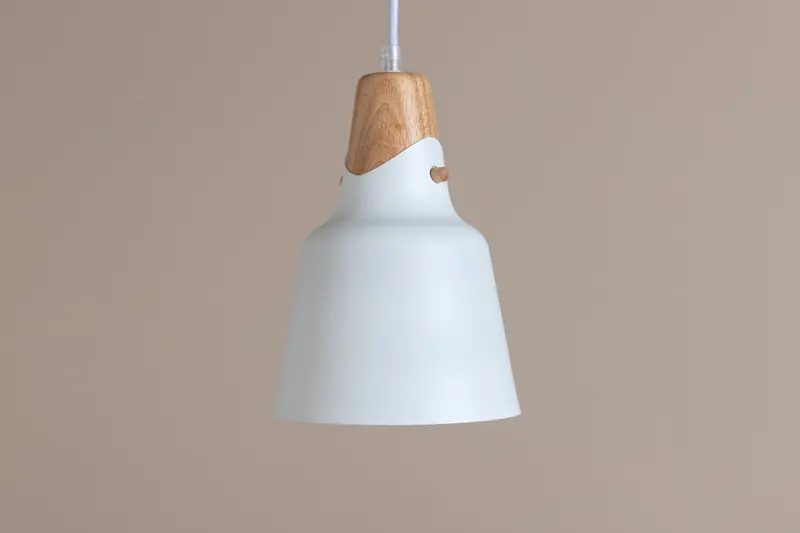 Rigel Pendelleuchte mit Aluminiumschirm und Aufsatz, im Wohnraum, Ansicht 3