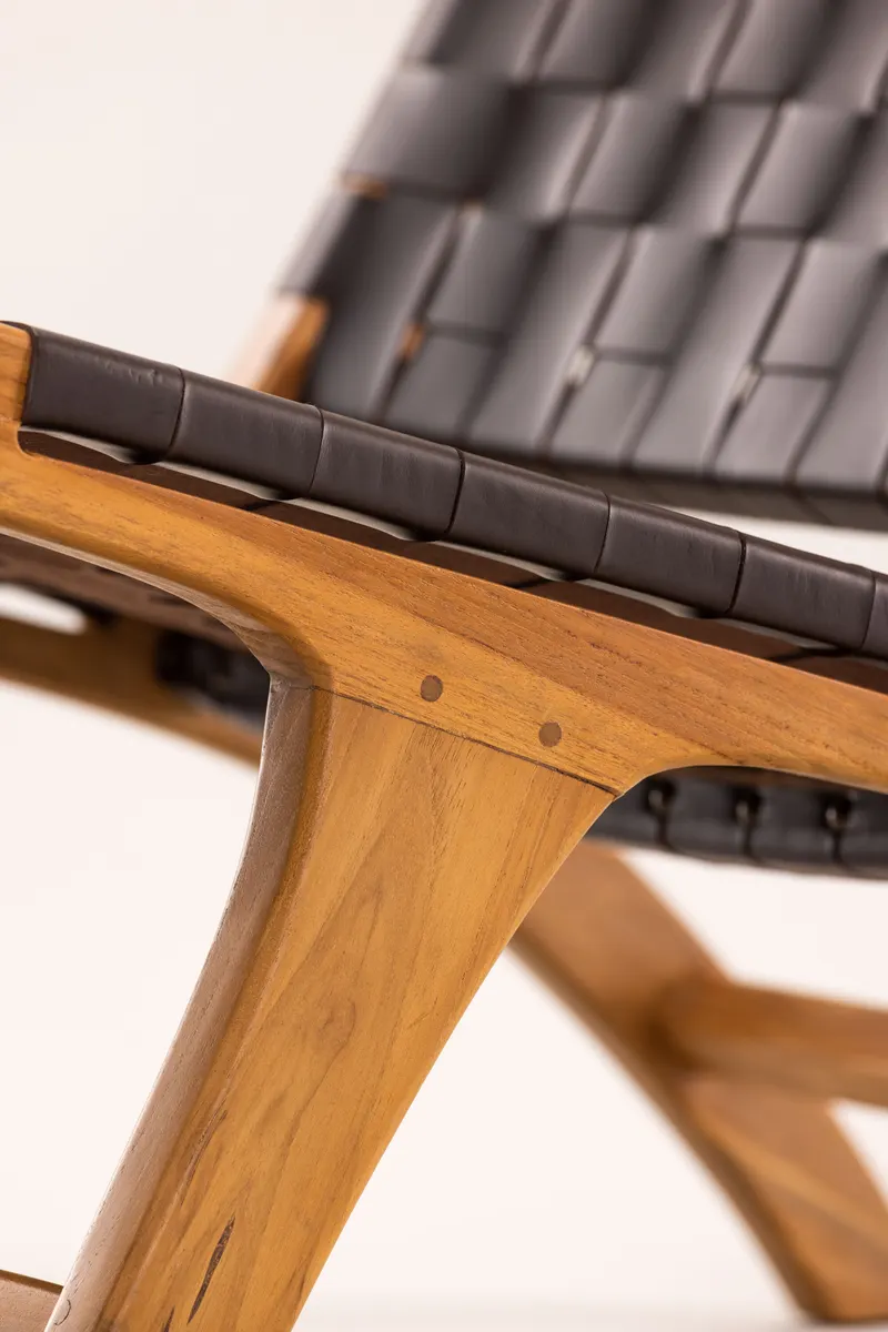 Rike Loungesessel aus Teak in Braun, Gestell Natur, im Wohnraum, Ansicht 3
