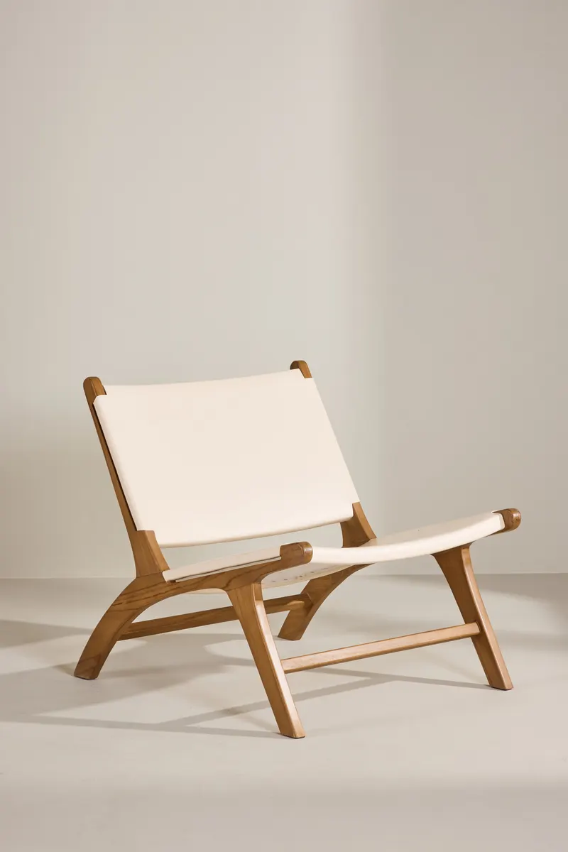 Rike Loungesessel aus Teak in Beige, Gestell Natur, im Wohnraum, Ansicht 1