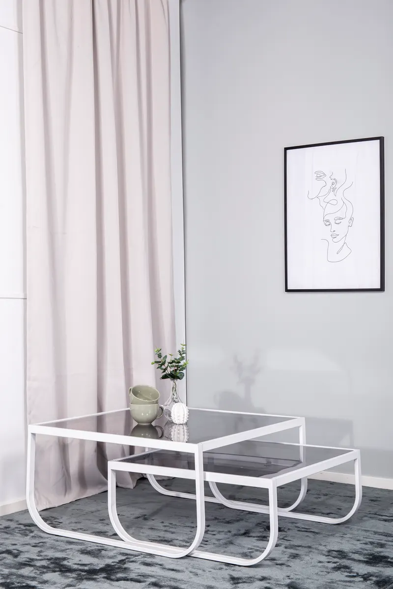 Rocker quadratischer Couchtisch 81 × 81 cm mit Rauchglas, im Wohnraum, Ansicht 1