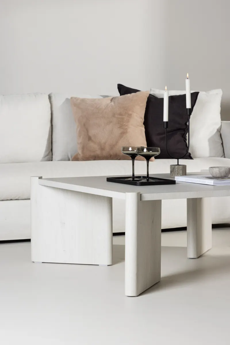Rogaland quadratischer Couchtisch 100 × 100 cm auf breiten Wangen in Whitewash, im Wohnraum, Ansicht 2