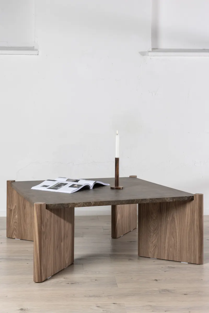 Rogaland quadratischer Couchtisch 100 × 100 cm auf breiten Wangen in Braun, im Wohnraum, Ansicht 1