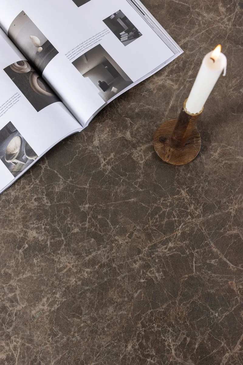 Rogaland quadratischer Couchtisch 100 × 100 cm auf breiten Wangen in Braun, im Wohnraum, Ansicht 4