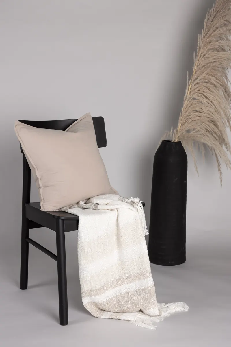 Ronja Kissenbezug aus Baumwolle in 45 × 45 cm, Beige, im Wohnraum, Ansicht 1
