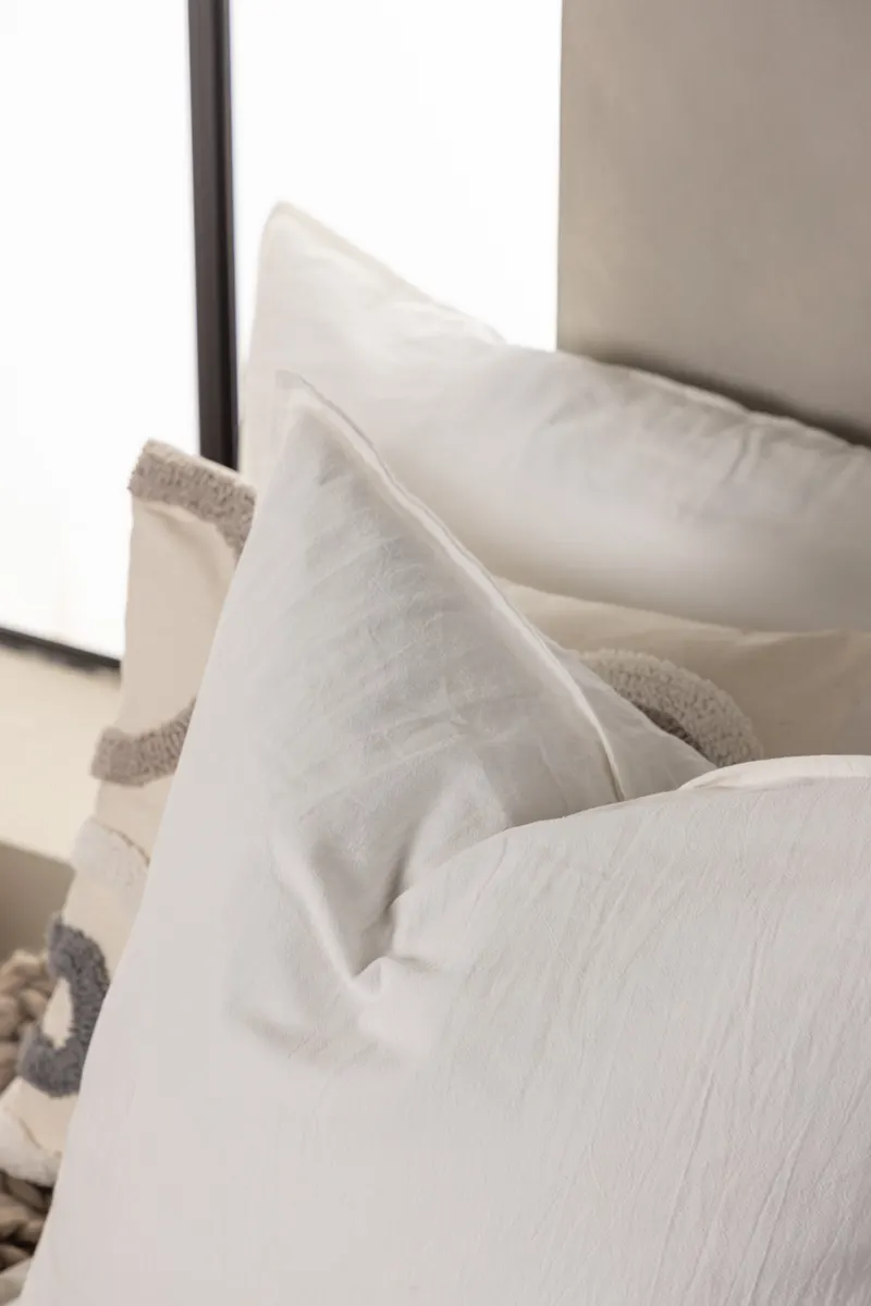 Ronja Kissenbezug aus Baumwolle in 60 × 60 cm, Weiß, im Wohnraum, Ansicht 3