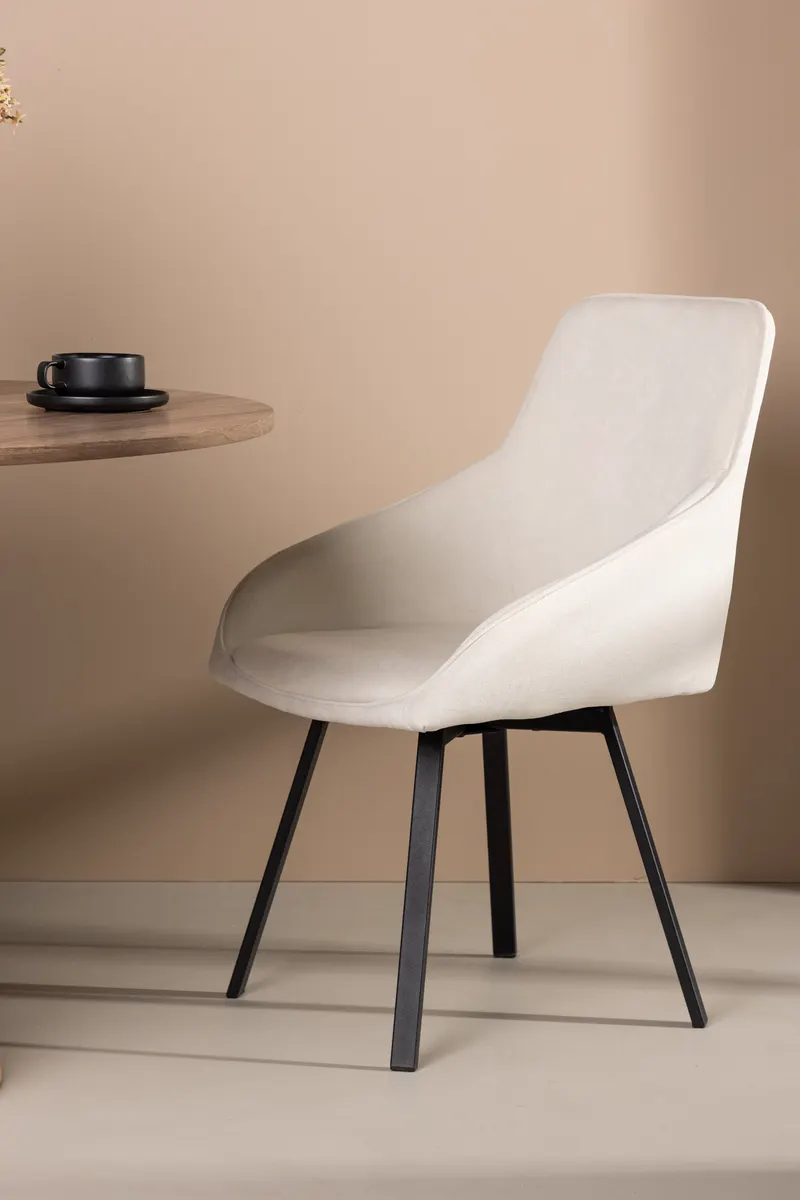 Rosie drehbarer Esszimmerstuhl mit Armlehnen in Beige, Gestell Schwarz, im Wohnraum, Ansicht 2