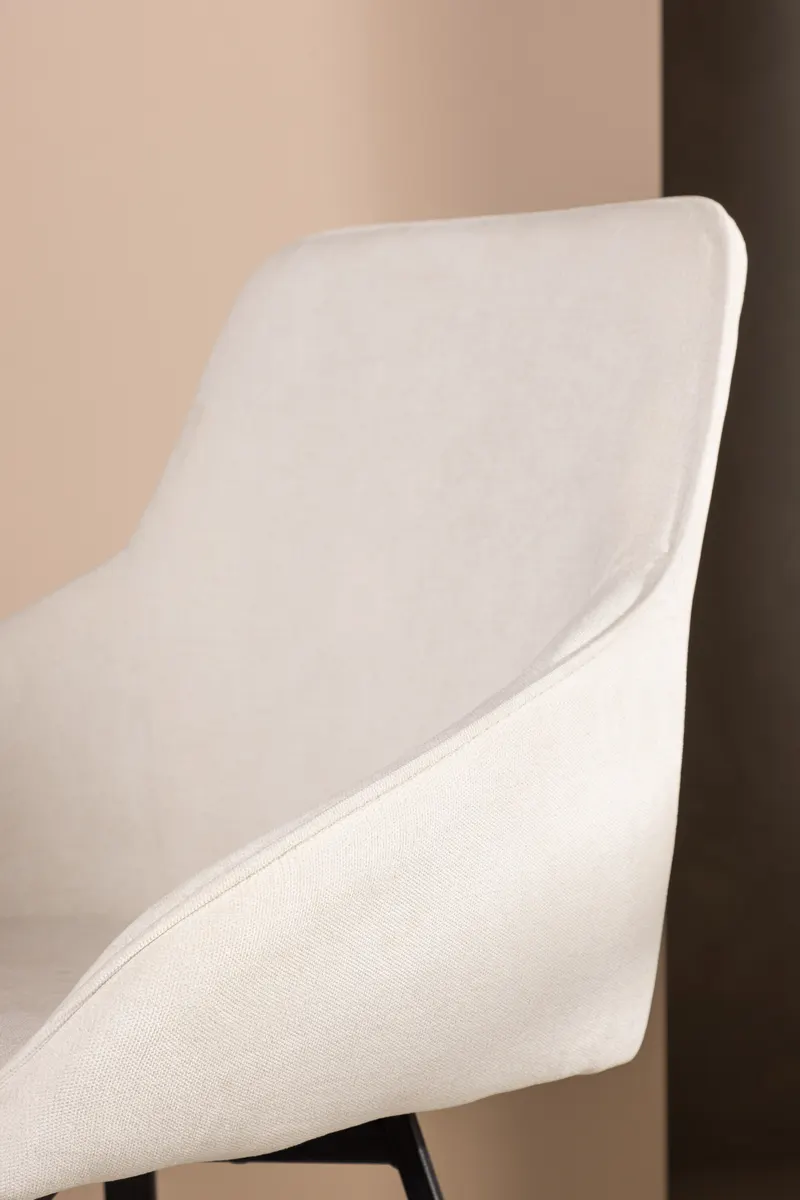 Rosie drehbarer Esszimmerstuhl mit Armlehnen in Beige, Gestell Schwarz, im Wohnraum, Ansicht 3