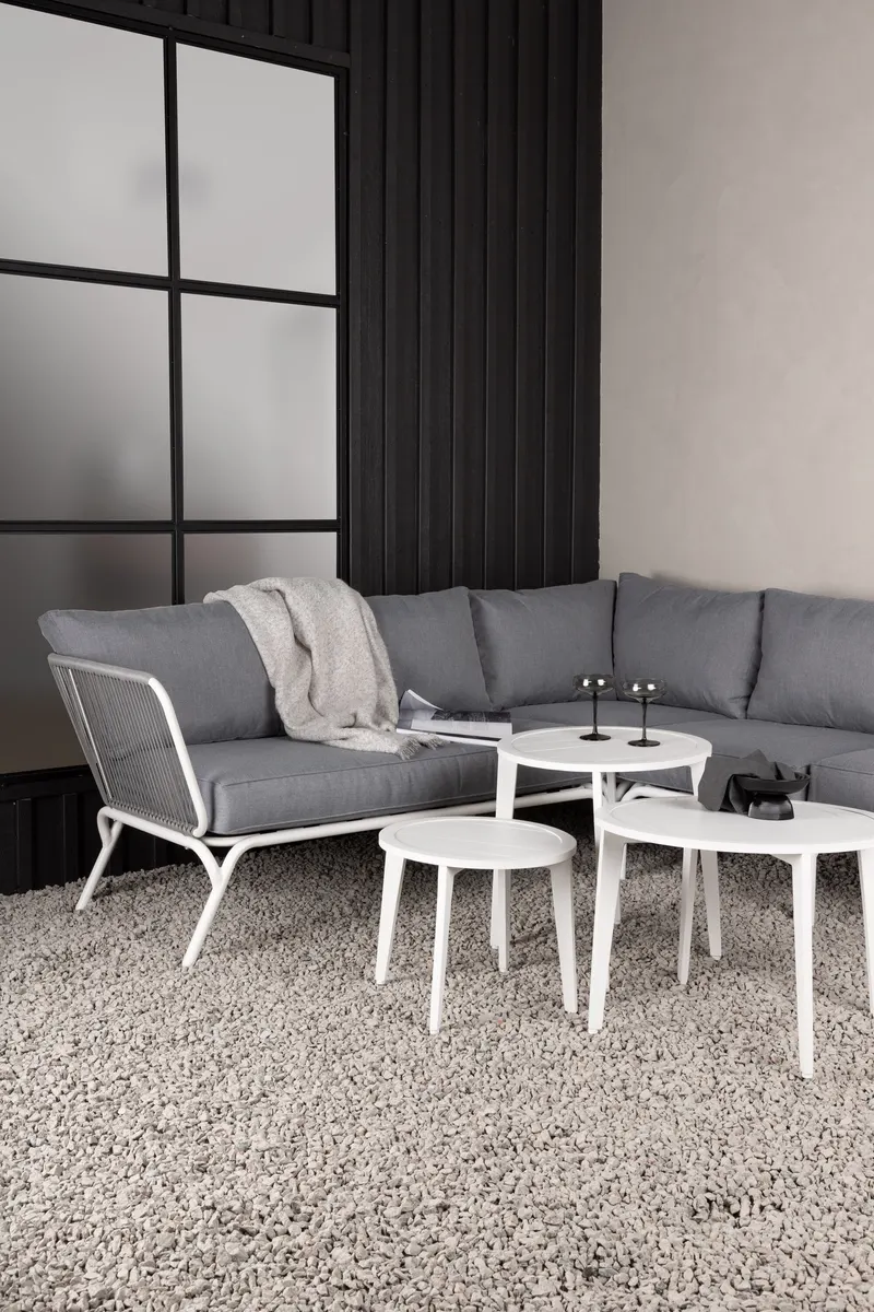Roxo Gartenlounge mit weißem Ecksofa und Satztischen, im Wohnraum, Ansicht 3
