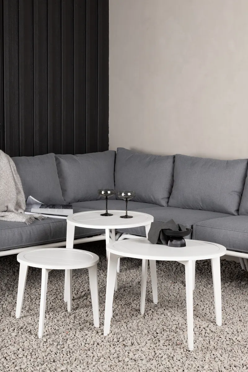 Roxo Gartenlounge mit weißem Ecksofa und Satztischen, im Wohnraum, Ansicht 4