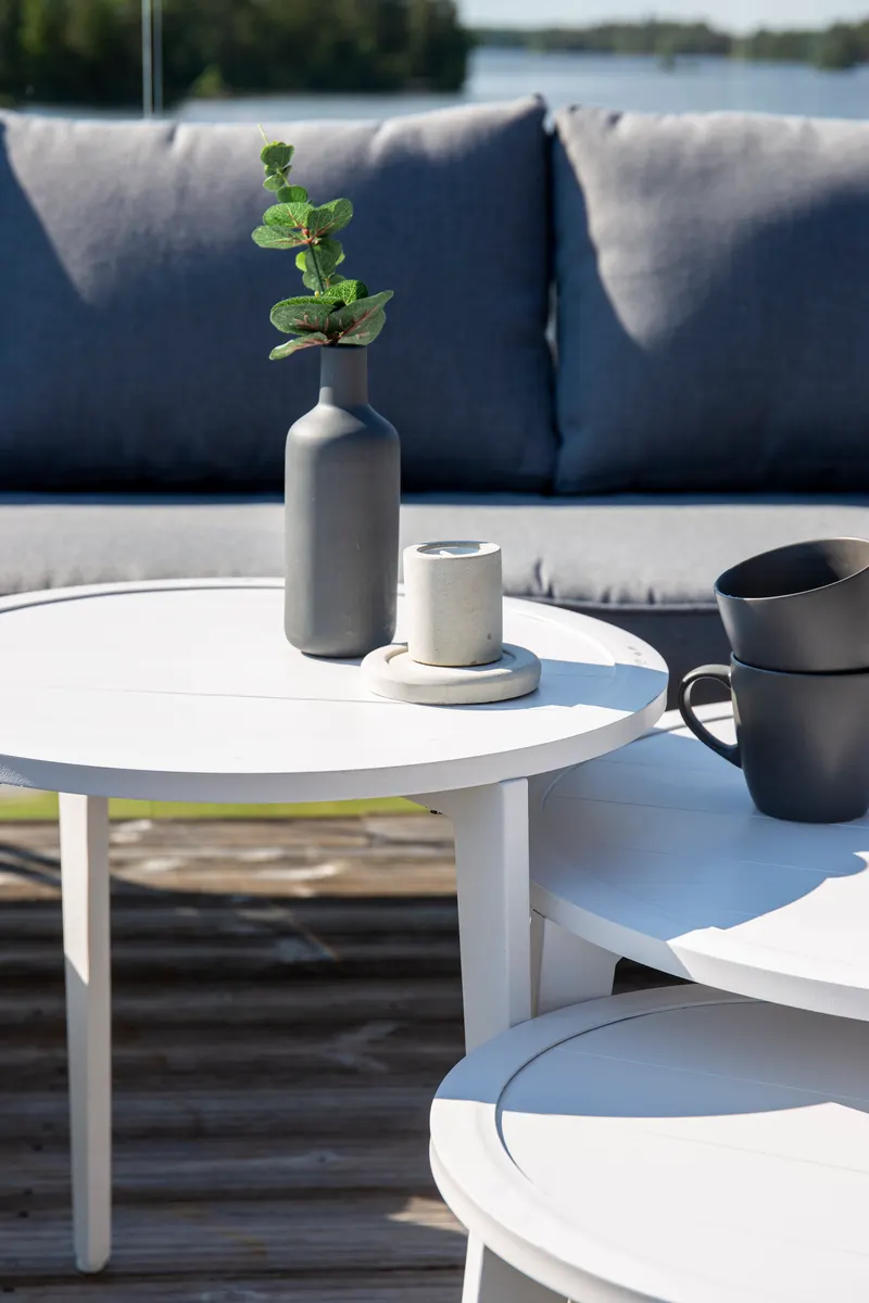 Roxo Gartenlounge mit weißem Ecksofa und Satztischen, im Wohnraum, Ansicht 9