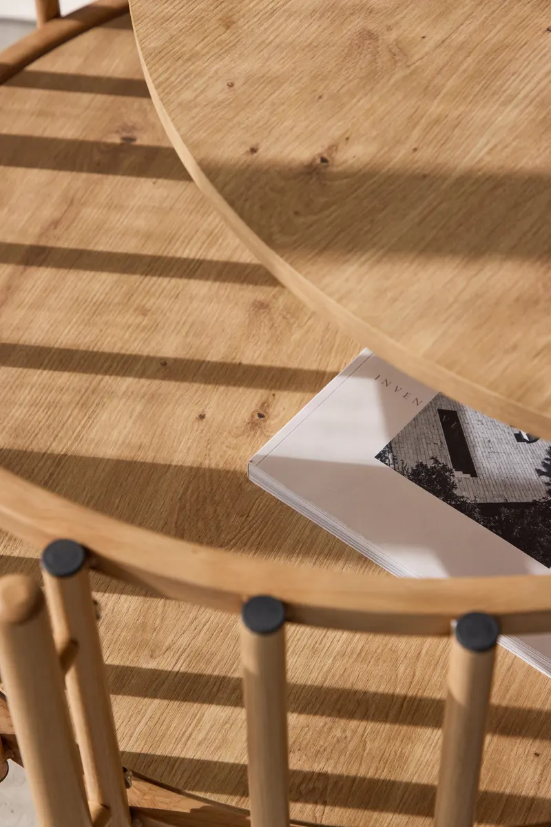 Rubbo runder Couchtisch Ø 80 cm mit Lamellenkranz, im Wohnraum, Ansicht 4