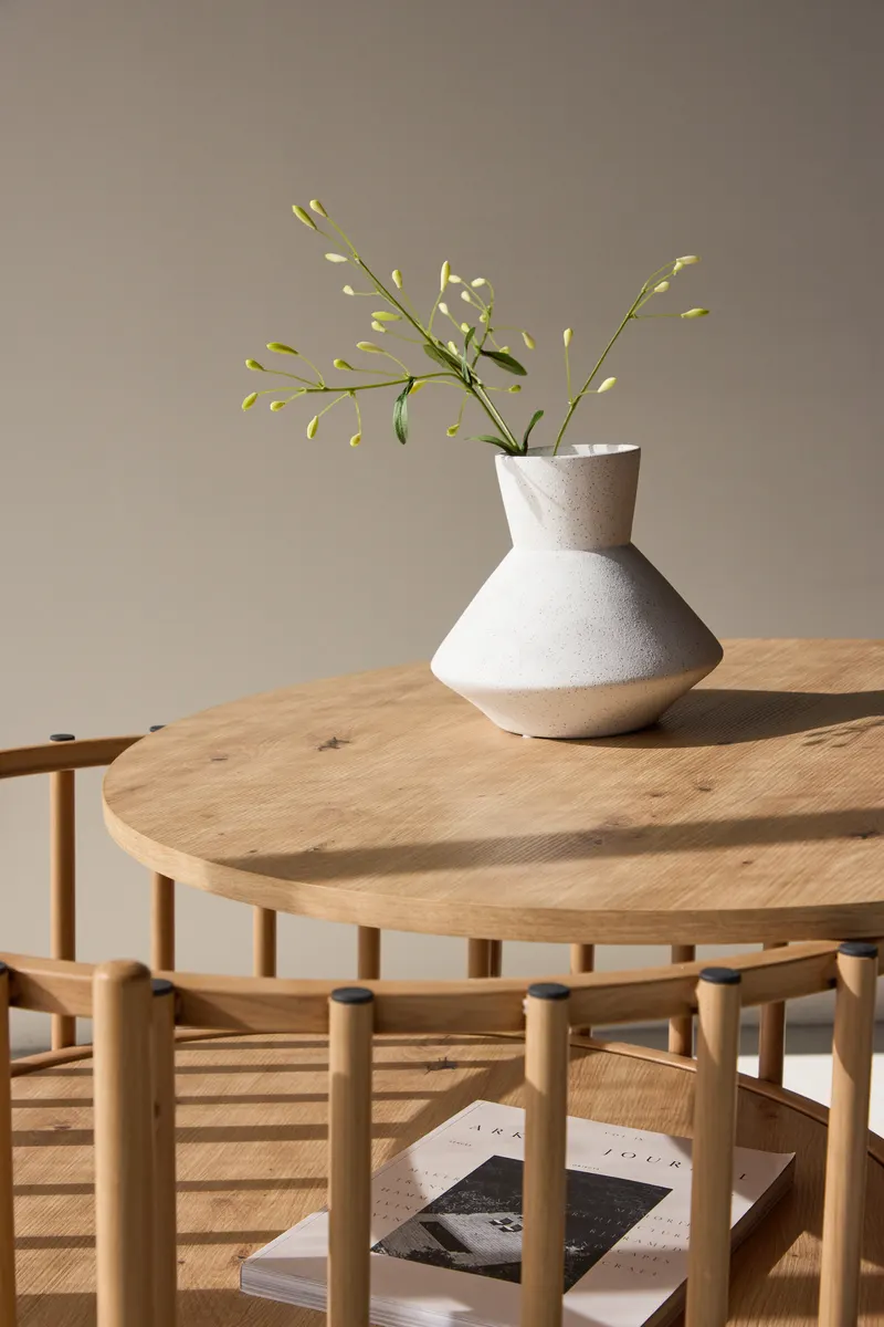 Rubbo runder Couchtisch Ø 80 cm mit Lamellenkranz, im Wohnraum, Ansicht 5