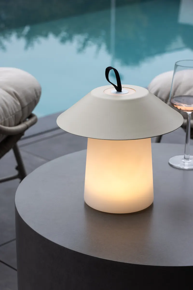 Rubu Außenleuchte mit Stahlschirm und Schlaufe in Beige, im Wohnraum, Ansicht 1