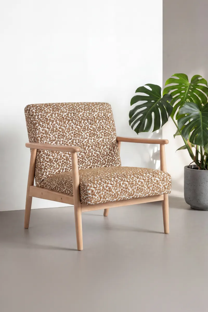 Runbert Retro-Sessel mit Holzgestell, im Wohnraum, Ansicht 1