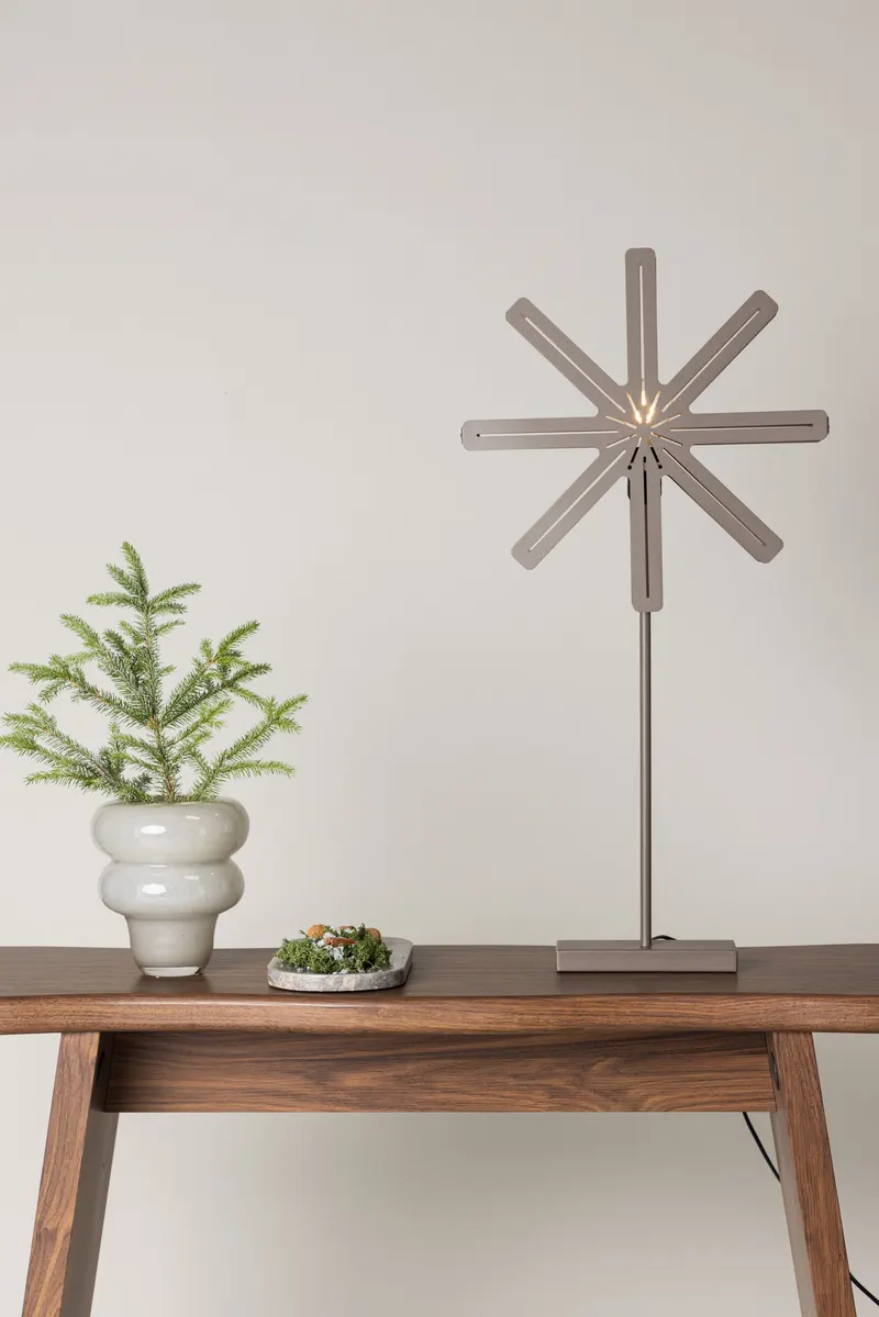 Säfsen Stern-Tischlampe, im Wohnraum, Ansicht 1