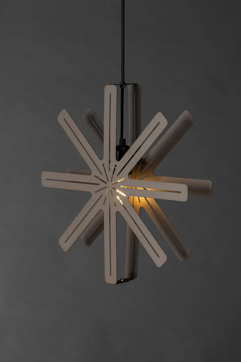 Säfsen Stern-Hängelampe aus Stahl in Ø 40 cm, im Wohnraum, Ansicht 3