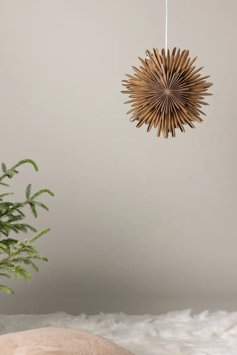 Sälen Papierstern Hängelampe in Ø 35 cm, Braun, im Wohnraum, Ansicht 1