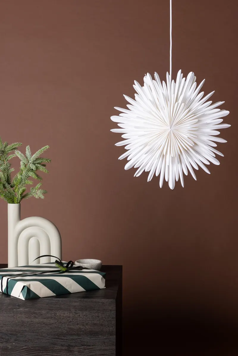 Sälen Papierstern Hängelampe in Ø 46 cm, Weiß, im Wohnraum, Ansicht 1