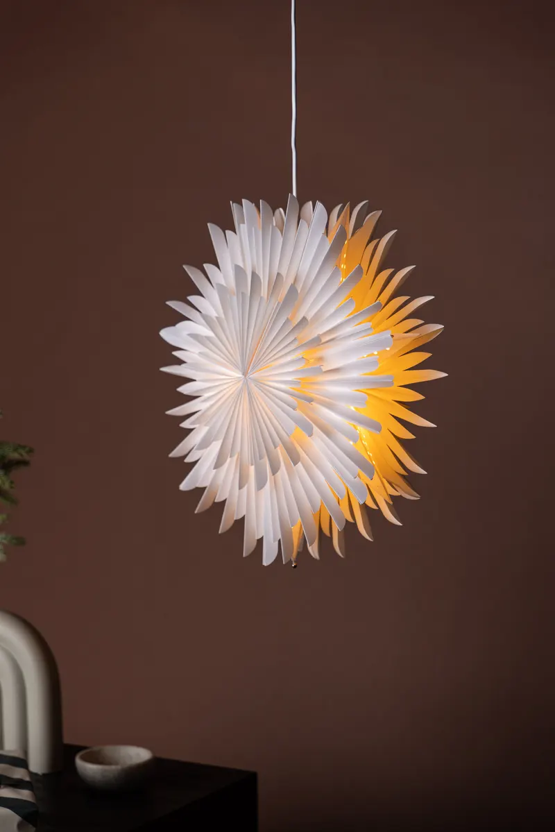 Sälen Papierstern Hängelampe in Ø 46 cm, Weiß, im Wohnraum, Ansicht 3