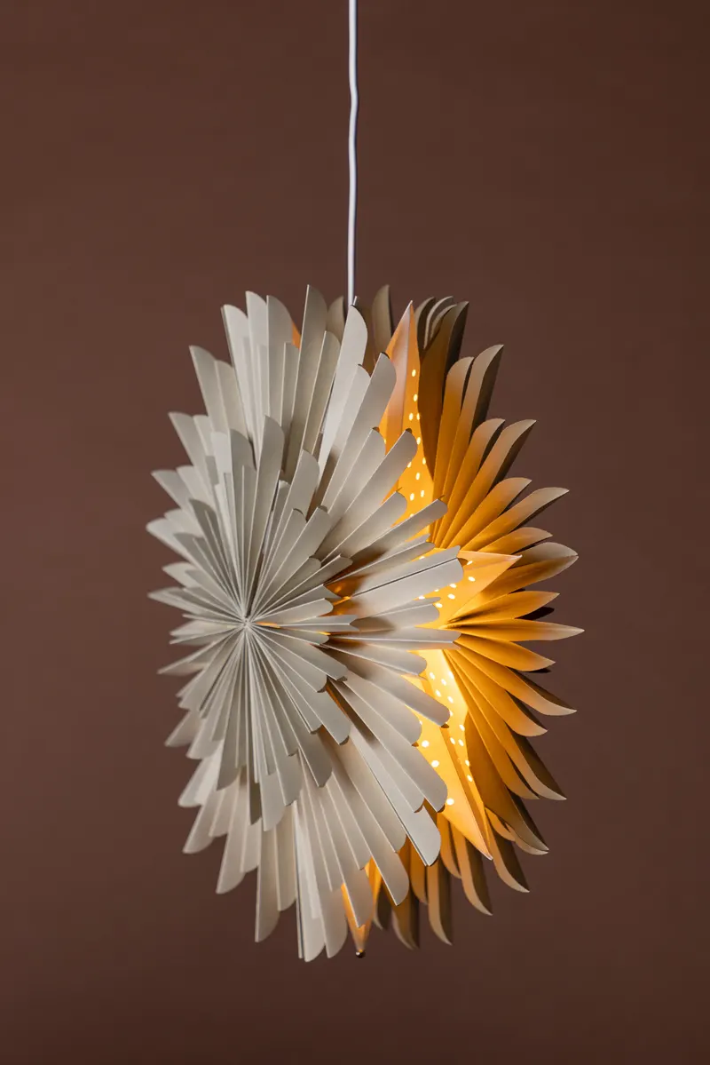 Sälen Papierstern Hängelampe in Ø 46 cm, Beige, im Wohnraum, Ansicht 3