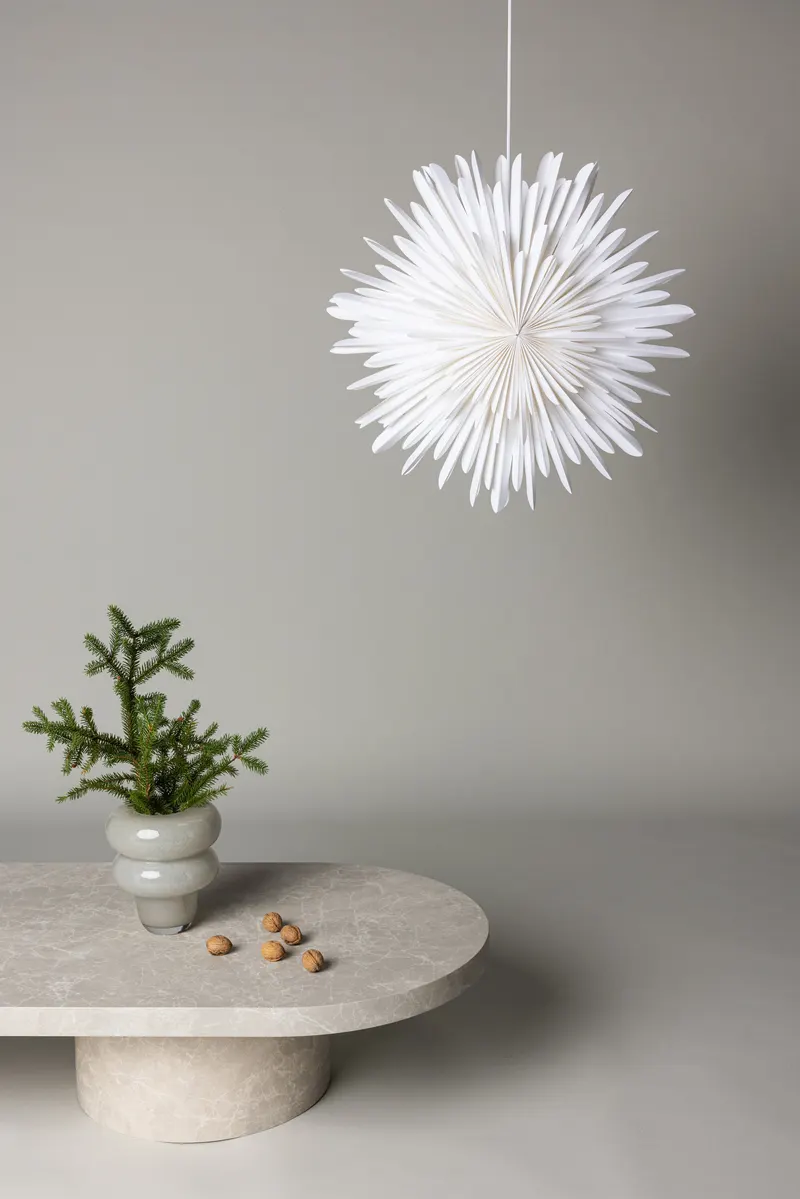 Sälen Papierstern Hängelampe in Ø 60 cm, Weiß, im Wohnraum, Ansicht 1