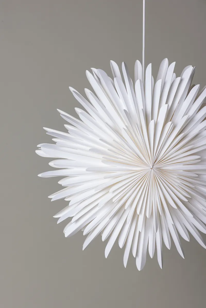 Sälen Papierstern Hängelampe in Ø 60 cm, Weiß, im Wohnraum, Ansicht 2
