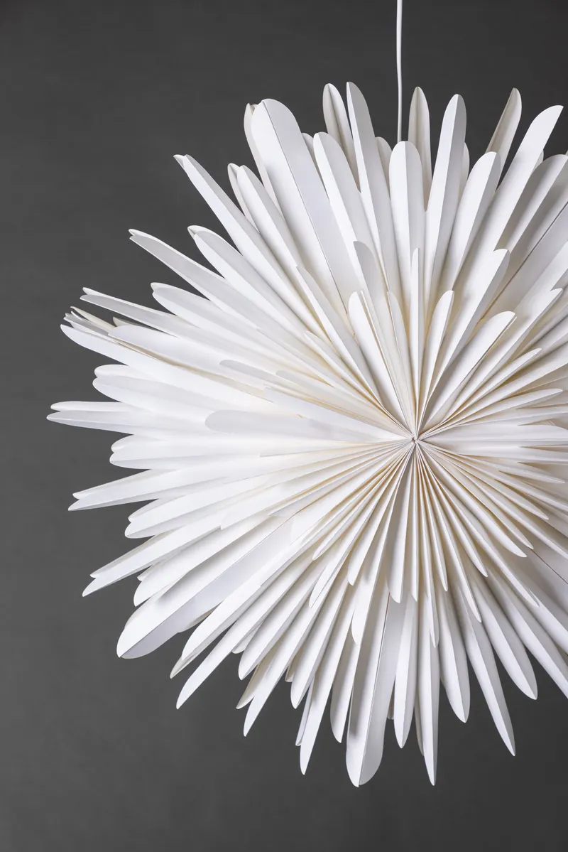 Sälen Papierstern Hängelampe in Ø 80 cm, Weiß, im Wohnraum, Ansicht 2
