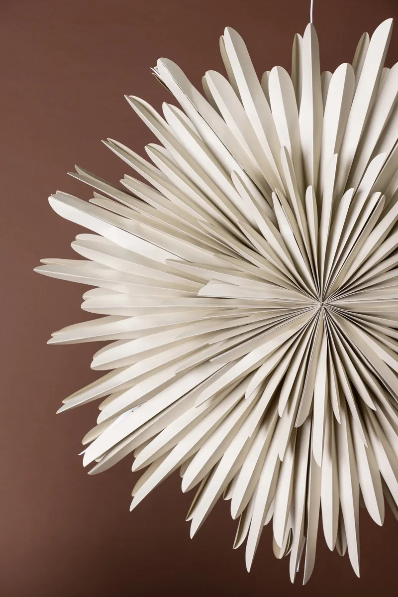 Sälen Papierstern Hängelampe in Ø 100 cm, Beige, im Wohnraum, Ansicht 2