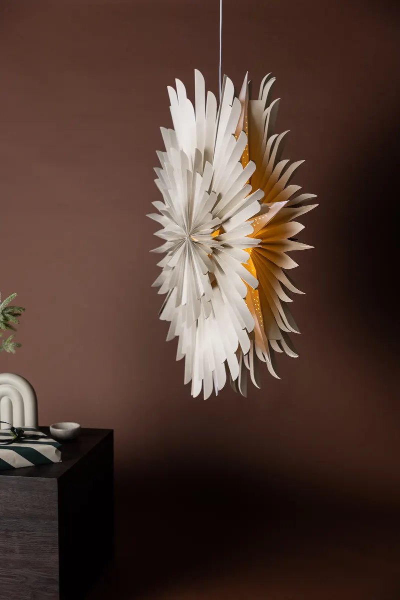 Sälen Papierstern Hängelampe in Ø 100 cm, Beige, im Wohnraum, Ansicht 3