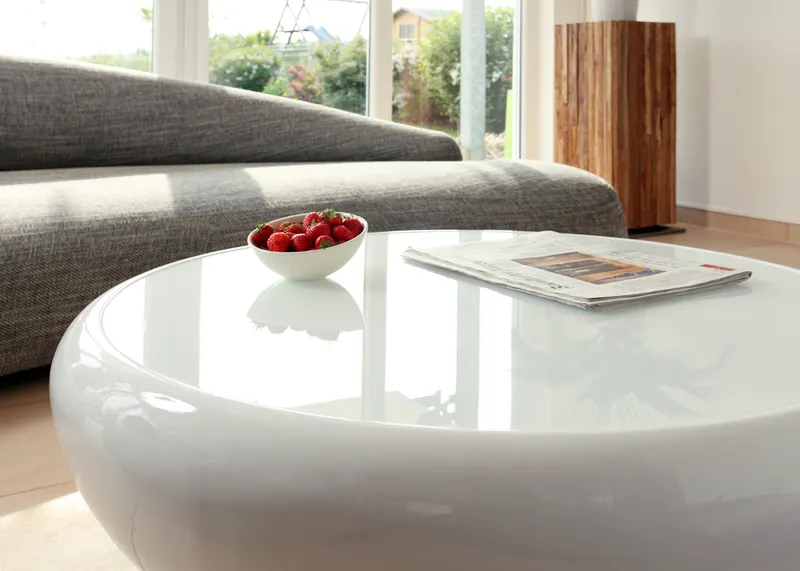 Runder Couchtisch Ø 100 cm aus weißem Fiberglas, Ansicht 4