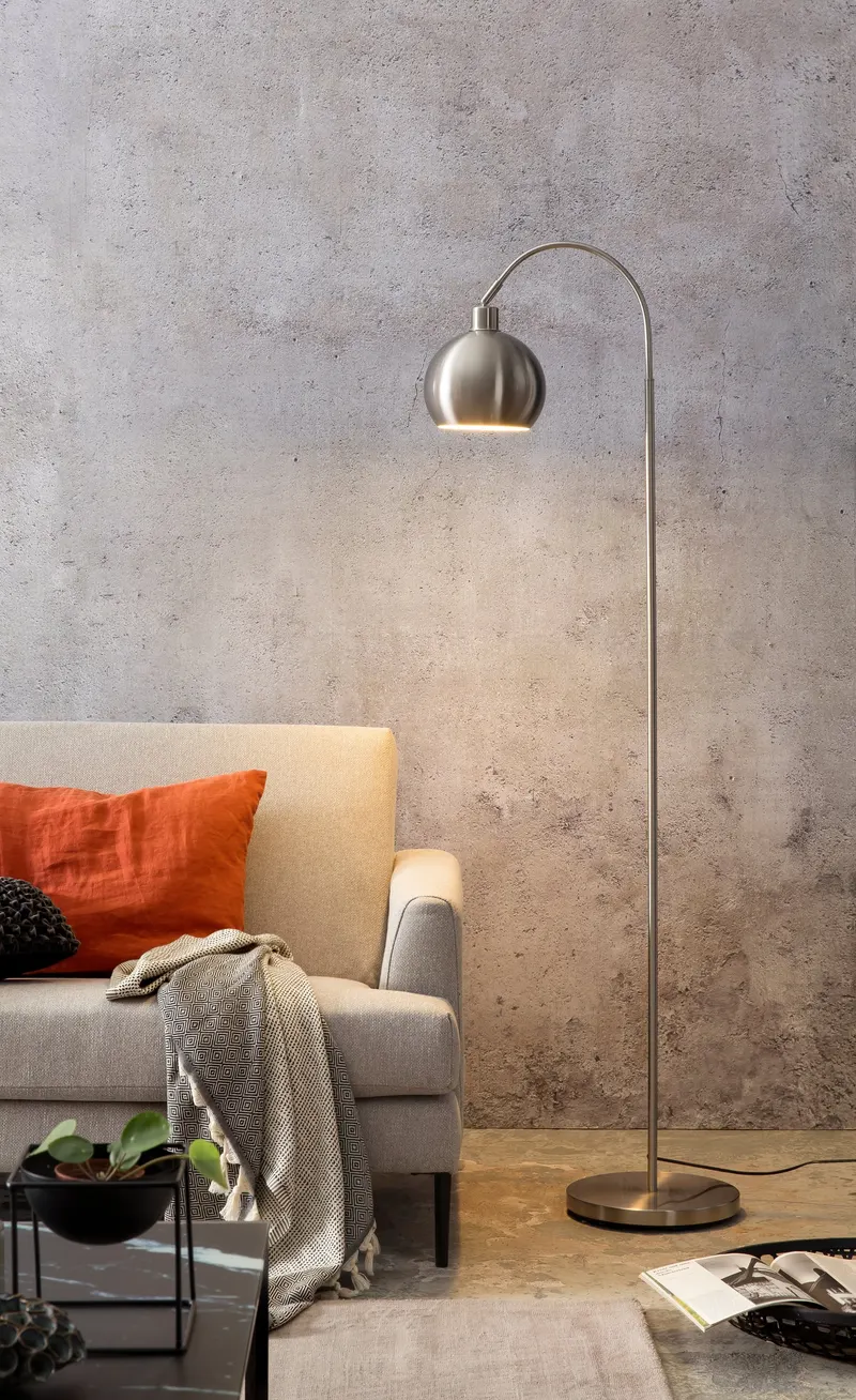 Stehlampe aus Metall in Edelstahloptik, Ansicht 2