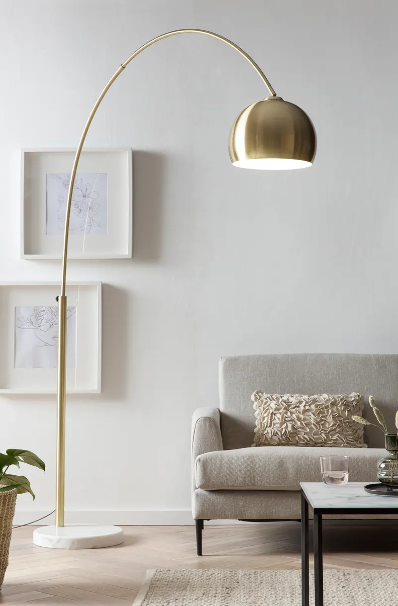 Bogenlampe mit Messingschirm und Marmorfuß, Ansicht 2