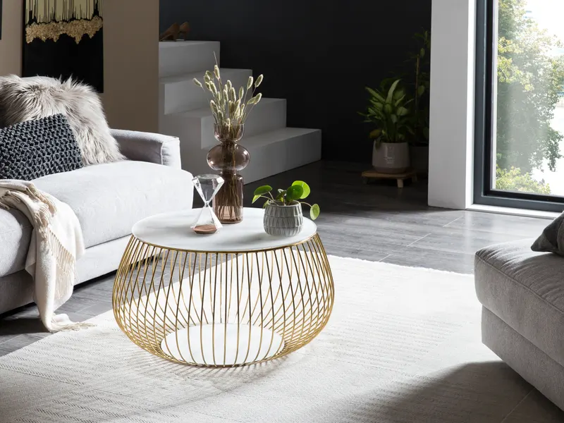 Couchtisch mit Metallkorb und Glasplatte, Weiß und Gold, Ansicht 4