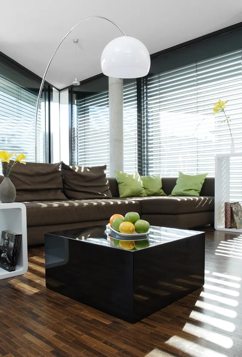 Couchtisch 60 × 60 × 30 cm, schwarz hochglanz lackiert, Ansicht 2