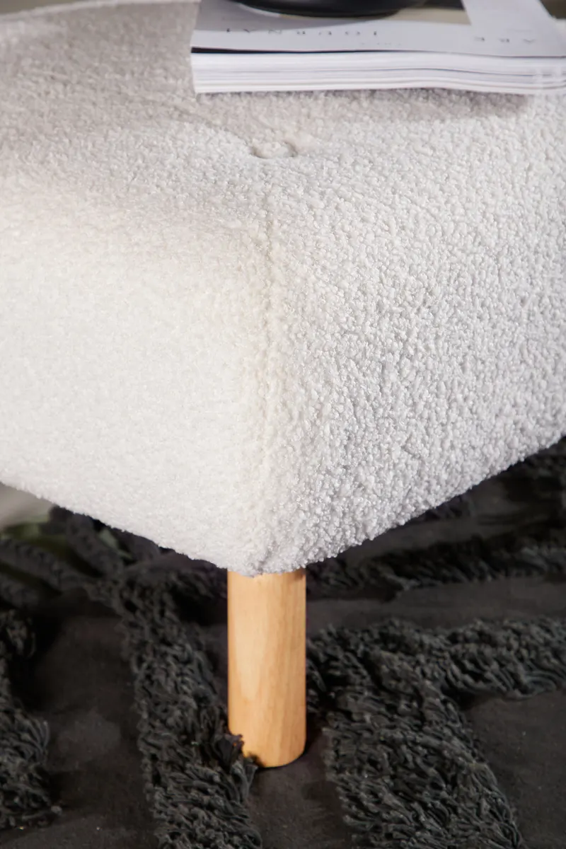 Salina Hocker aus Teddystoff mit Holzbeinen, im Wohnraum, Ansicht 4