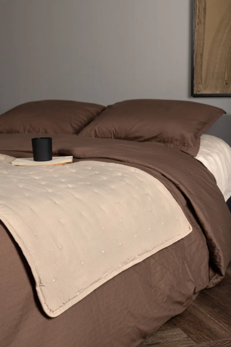Sally gesteppte Tagesdecke mit Stickpunkten in 80 × 260 cm, Beige, im Wohnraum, Ansicht 2