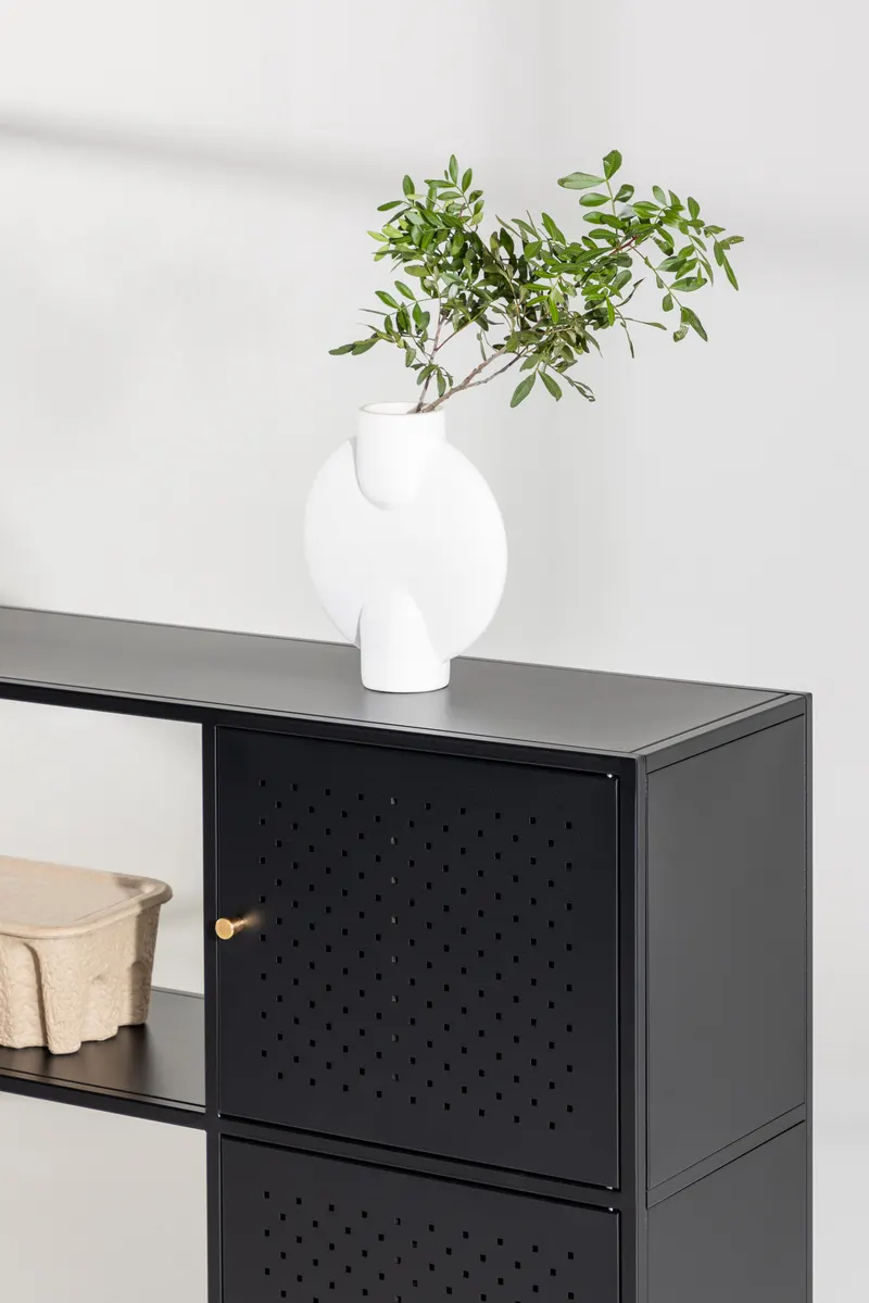 Salta schmales Sideboard aus Stahl, im Wohnraum, Ansicht 2