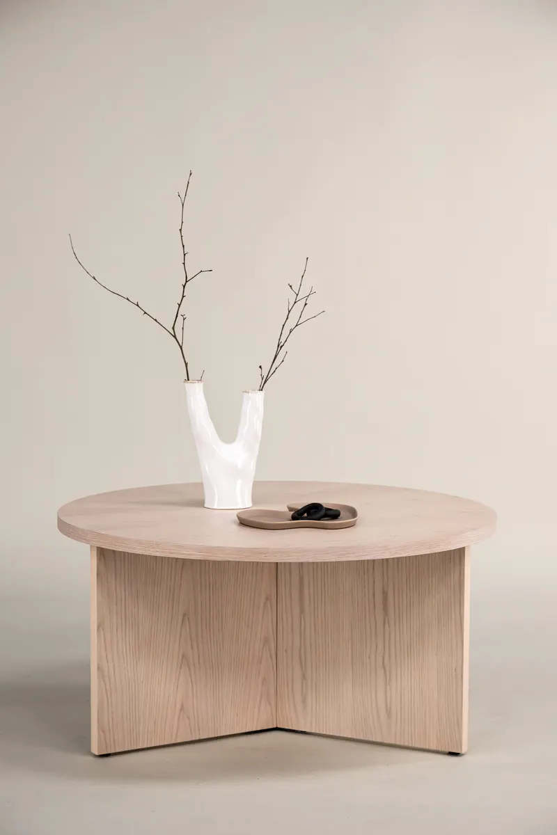 Saltö runder Couchtisch in Ø 65 cm, Whitewash, im Wohnraum, Ansicht 2