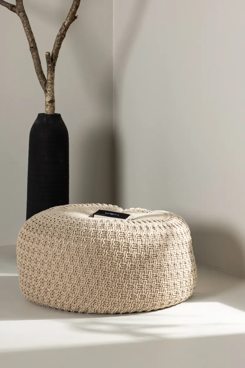 Sam runder Pouf mit feinem Muster in Ø 60 cm, im Wohnraum, Ansicht 1