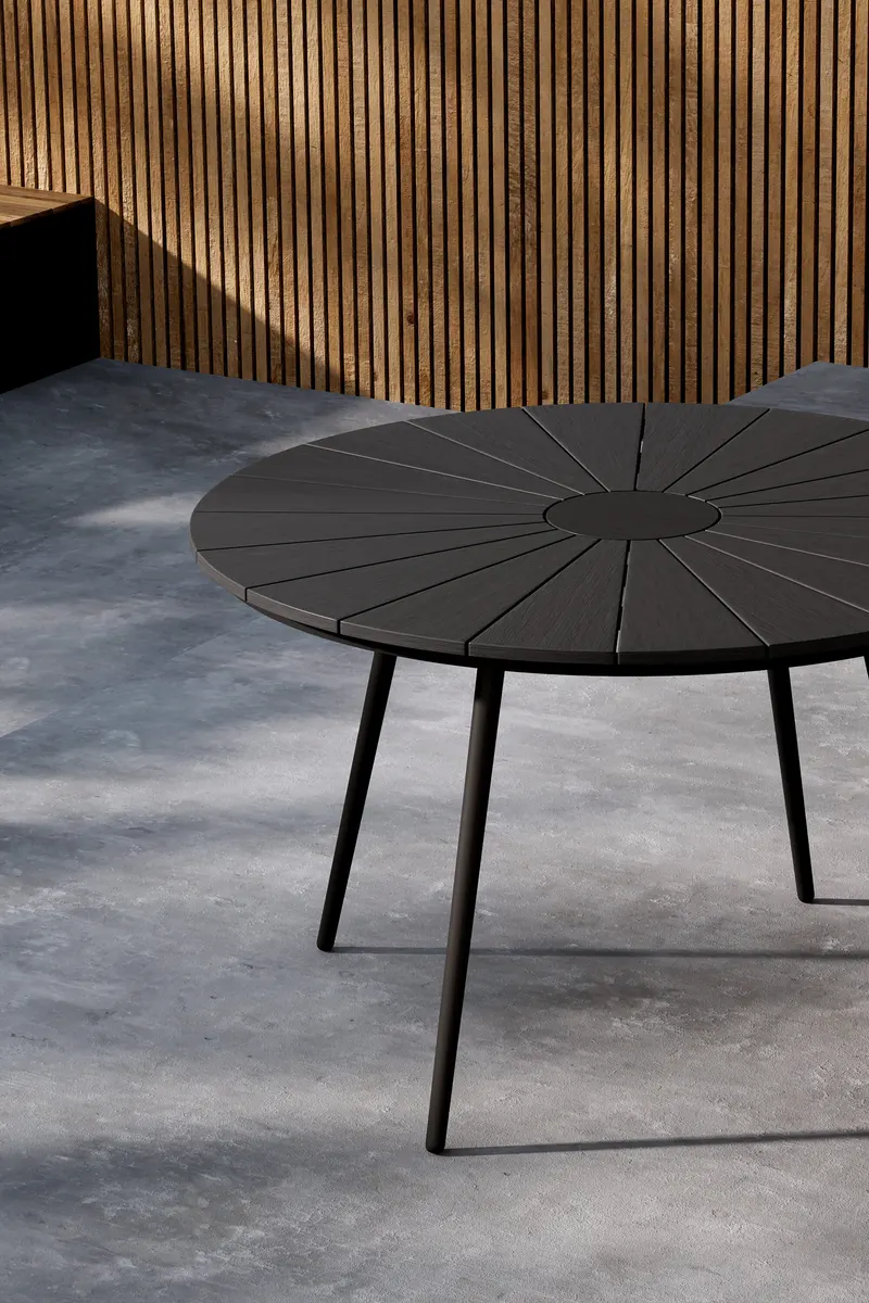 San Vito runder Gartentisch aus Aluminium in Schwarz, im Wohnraum, Ansicht 2