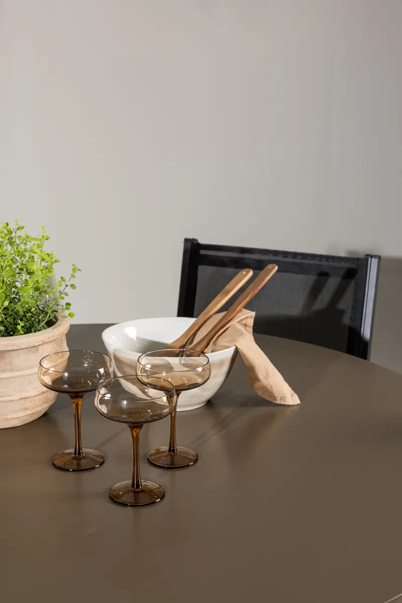 Santa Fe & Copacabana Gartenmöbel-Set mit rundem Sockeltisch und 4 Stühlen in Schwarz, im Wohnraum, Ansicht 4