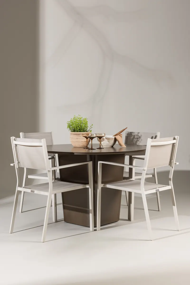 Santa Fe & Copacabana Gartenmöbel-Set mit rundem Sockeltisch und 4 Stühlen in Beige, im Wohnraum, Ansicht 1