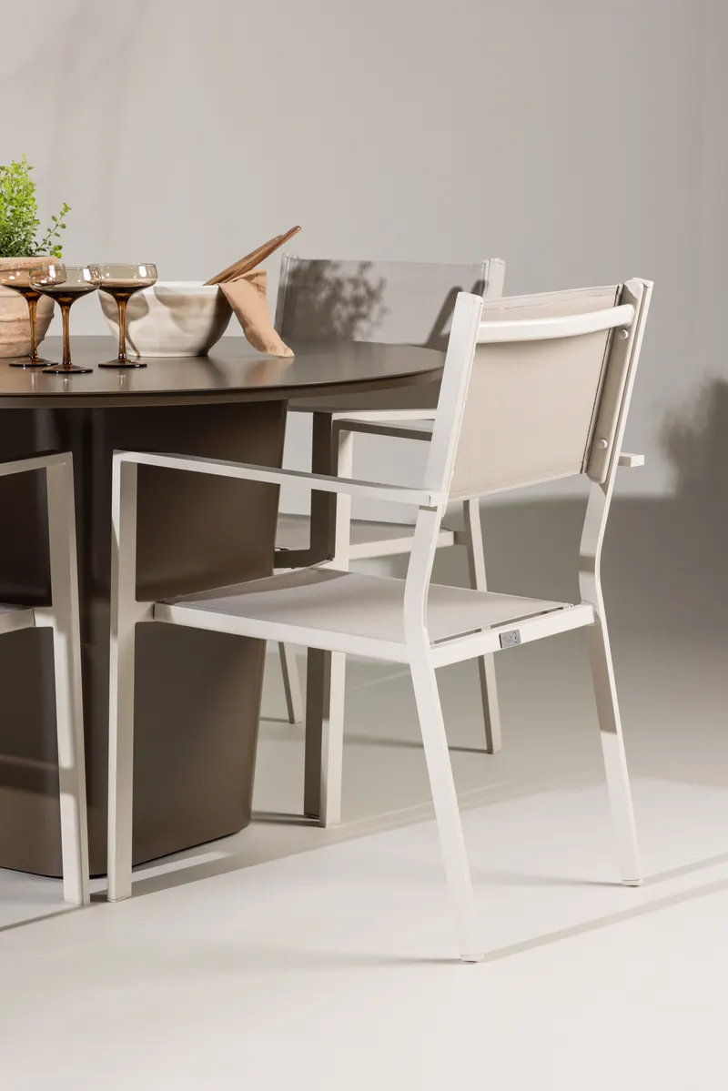 Santa Fe & Copacabana Gartenmöbel-Set mit rundem Sockeltisch und 4 Stühlen in Beige, im Wohnraum, Ansicht 2