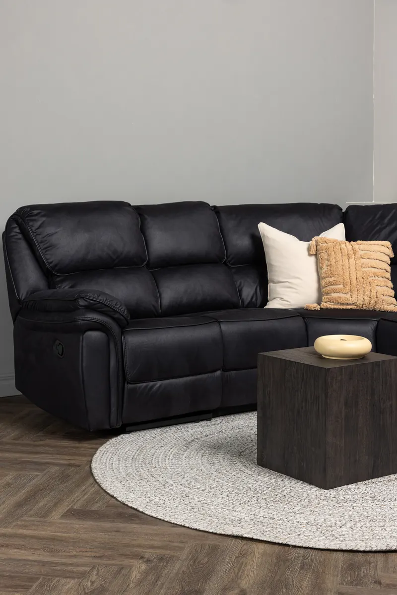 Saranda Sofa Modell 2 mit Liegefunktion in Schwarz, im Wohnraum, Ansicht 2