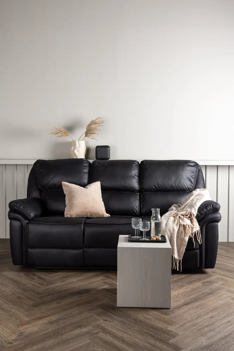 Saranda Sofa mit Liegefunktion in Schwarz, im Wohnraum, Ansicht 1