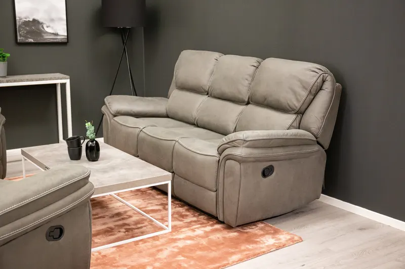 Saranda Sofa mit Liegefunktion in Grau, Gestell Schwarz, im Wohnraum, Ansicht 2