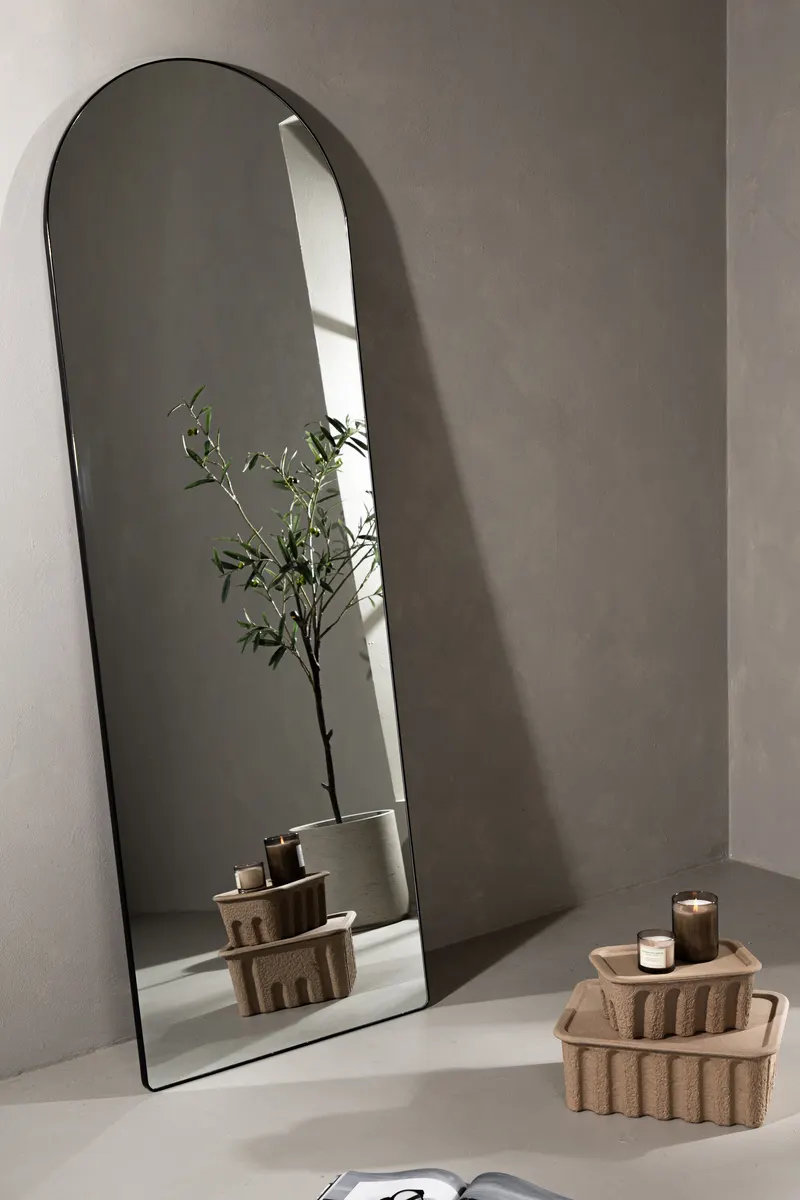 Sarasota Ganzkörperspiegel mit Rundbogen in 3 × 193 × 66 cm, Schwarz, im Wohnraum, Ansicht 1