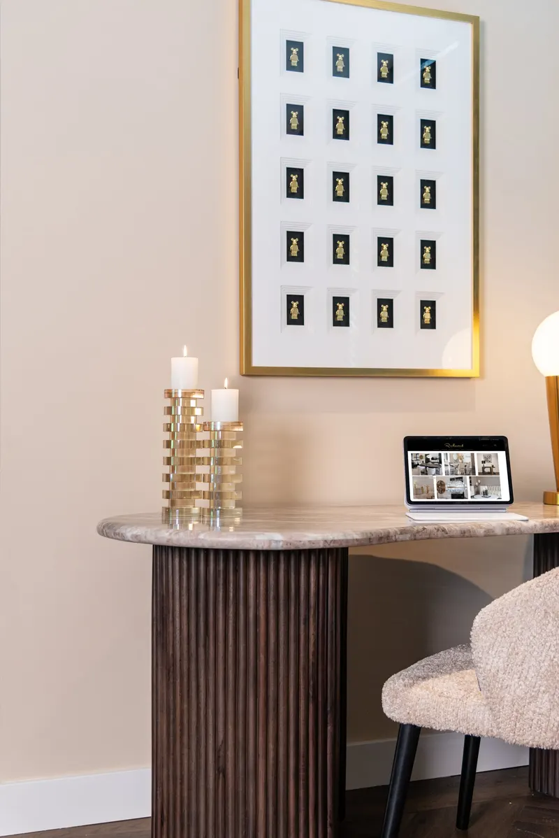 Schreibtisch Rashford, Blush beige von Richmond Interiors, Wohnbeispiel 11, im Wohnraum
