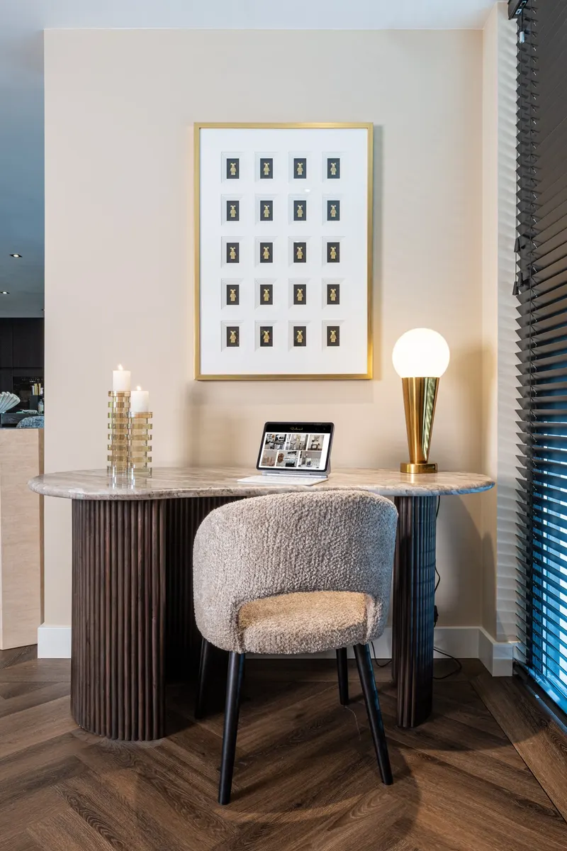 Schreibtisch Rashford, Blush beige von Richmond Interiors, Wohnbeispiel 9, im Wohnraum