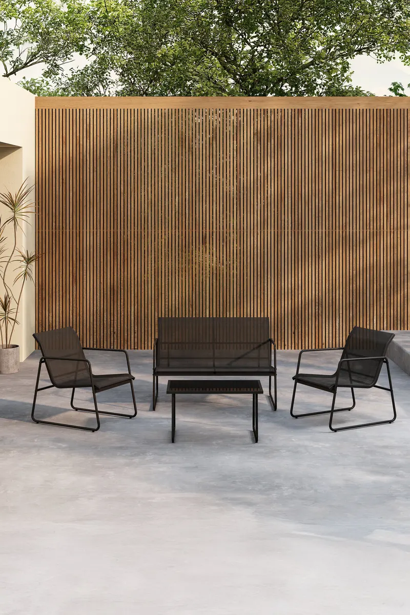 Scopello Gartenlounge mit Sofa, zwei Kufensesseln und Glastisch in Table:75 × 44,5 × 41Chair:71 × 56 × 75Sofa:71 × 110 × 75 cm, Schwarz, im Wohnraum, Ansicht 1
